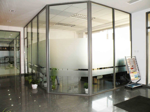 武汉办公室玻璃隔墙案例
